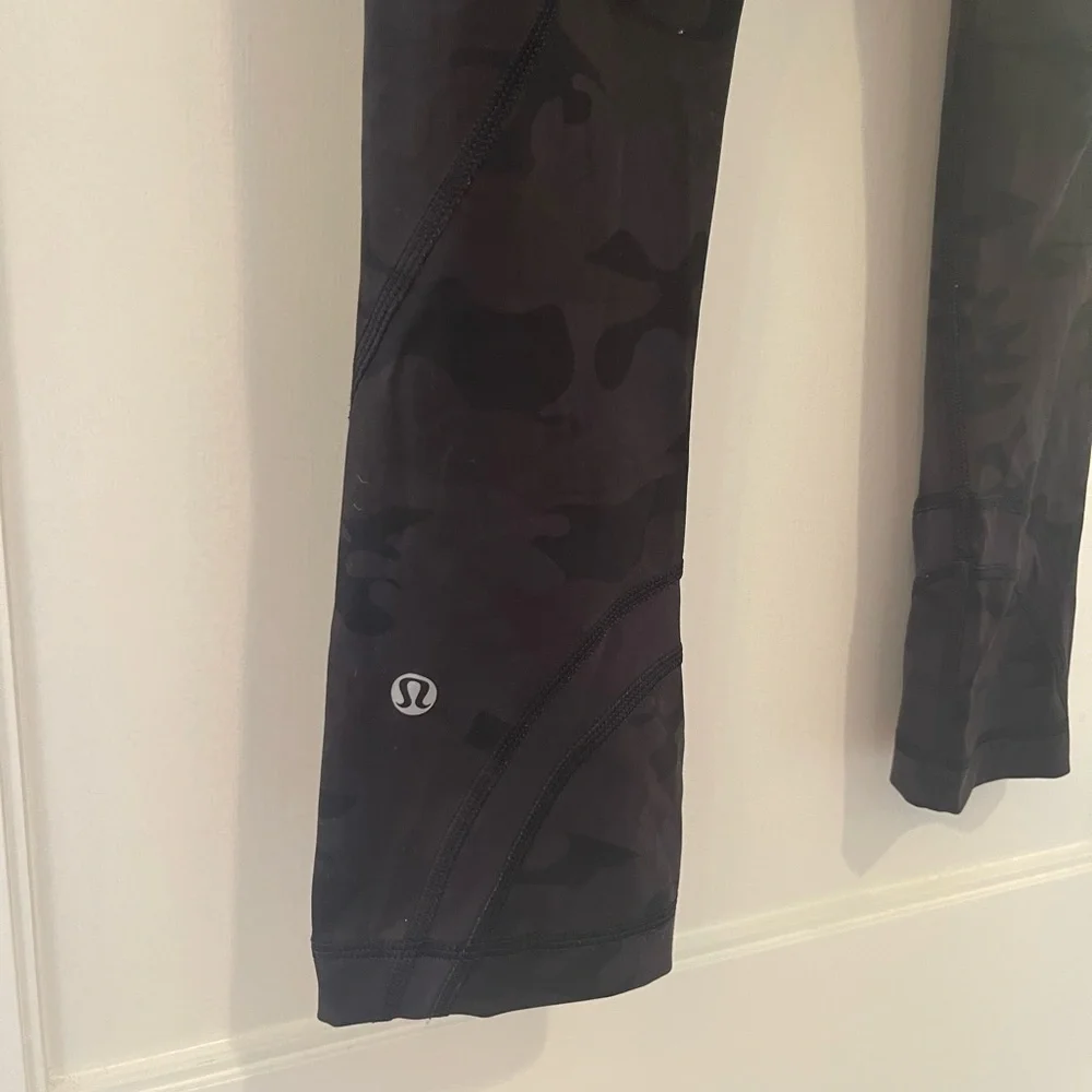 Lululemon Run: Inspire Crop II *All Luxtreme in Savasana Camo Black | SZ 2 - Picture 11 of 13